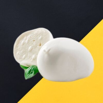 Сыр моцарелла в Чебурекми на Северо-Западной по цене 115 ₽