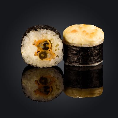 Запеченный ролл с мидиями в Фудзи Суши по цене 450 ₽