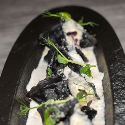 Равиоли с грибами под сливочно-горчичным соусом в Taka Bar & Grill по цене 530 ₽