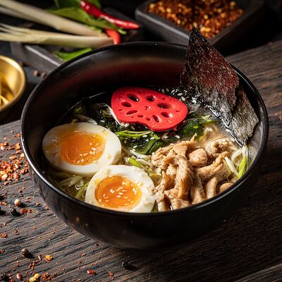 Рамен с курицей в Лапша и Утка по цене 690 ₽