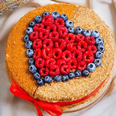 Половинки с декором Сердце Малинав Особенный Наполеон по цене 4200 ₽