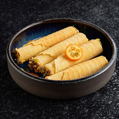 Вафельные трубочки с кремом из вареной сгущенки в Frank by Баста по цене 430 ₽