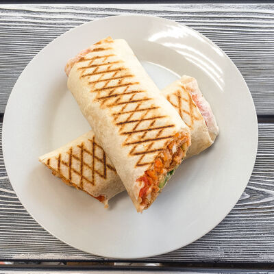 Шаурма с курицей в Гиро пицца халяль по цене 140 ₽