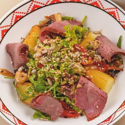 Салат с ростбифом в Два барашка по цене 650 ₽