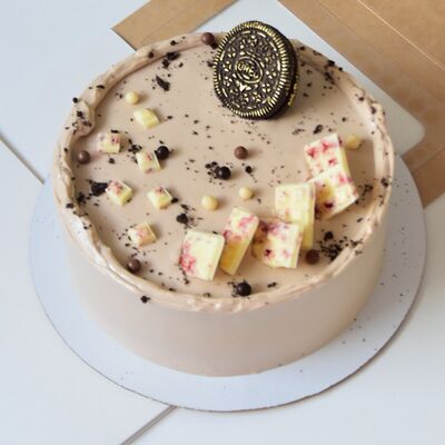 Бенто-торт с шоколадным декором в Di Panna Confetteria по цене 2090 ₽