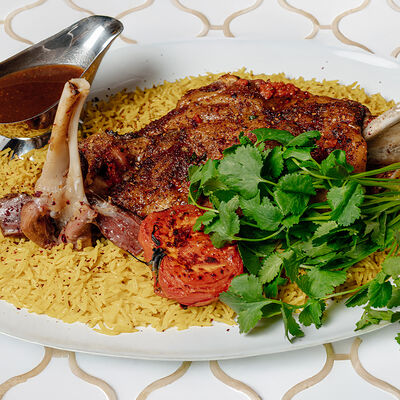 Лопатки ягненка с гарниром в Maroon по цене 13500 ₽