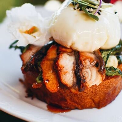 Бриошь с угрем и муссом из авокадо в Лаверна по цене 890 ₽