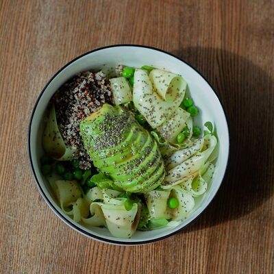 Зеленый боул с киноа в Гости, бистро по цене 520 ₽