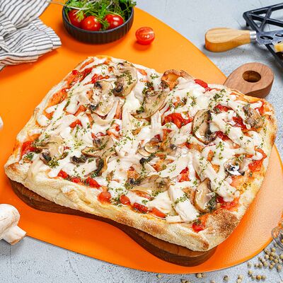 Пицца Римская с курицей и грибамив Оу май паста по цене 650 ₽