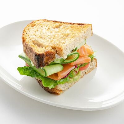 Сэндвич с лососем в Nothing Fancy по цене 1100 ₽