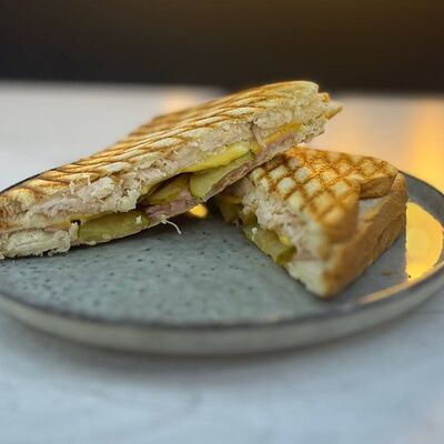 Клаб сэндвич в Мишка кофе по цене 370 ₽