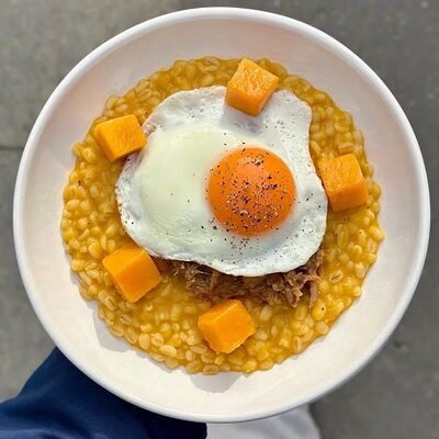 Тыквенное перлотто с рваной говядиной в Eggsellent по цене 690 ₽