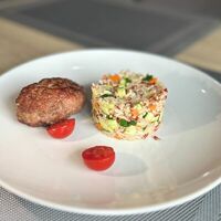 Котлета по-домашнему с миксом из риса и овощей в Фарш