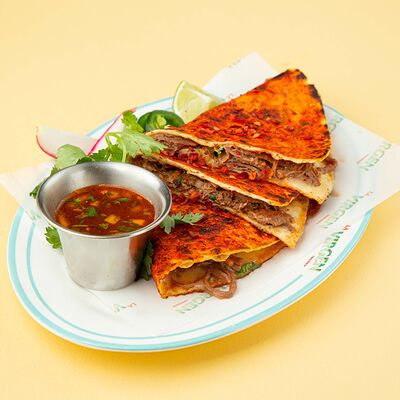 Кесадилья Birria в La virgen по цене 980 ₽