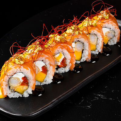 Ролл Лосось манго-чили в Tsunami Sushi & Cocktails по цене 1550 ₽