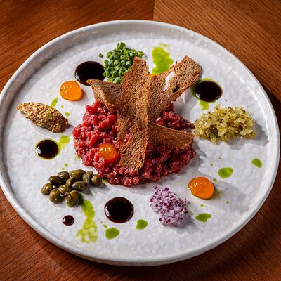 Тартар из говядины в Brasserie Lambic по цене 870 ₽