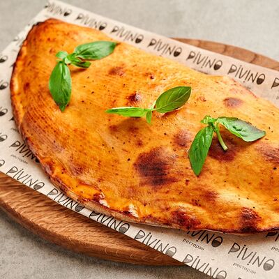 Кальцоне с курицей и грибами в сливочном соусе в Pivino по цене 390