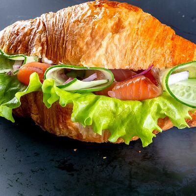 Круассан с форелью в ОсноваCoffeeBar по цене 440 ₽