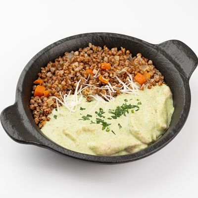 Индейка в соусе брокколи с гречкой и овощами в IPPIN - Fusion Panasia по цене 415 ₽