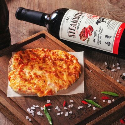 Свинина запеченная с томатами и моцареллой в Барбарис по цене 420 ₽