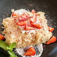Мильфей с клубникой в Rose Bar Crocus City