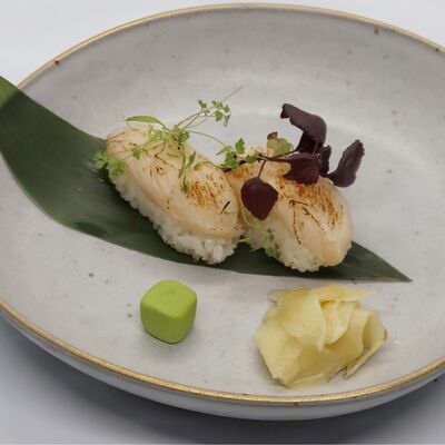 Нигири с диким морским гребешком в Robata по цене 300 ₽