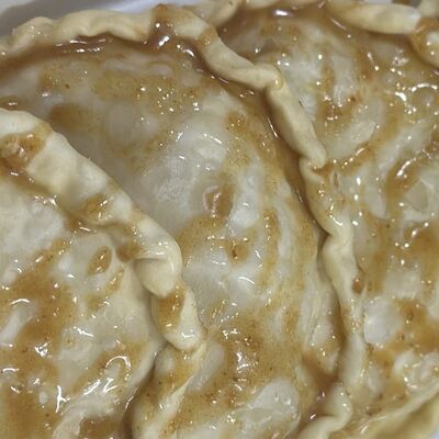 Пирожок с бананом и соленой карамелью в Мао любит бао по цене 290 ₽