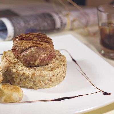 Говяжья вырезка с гречетто и горчичным соусом в Il Mio по цене 830 ₽