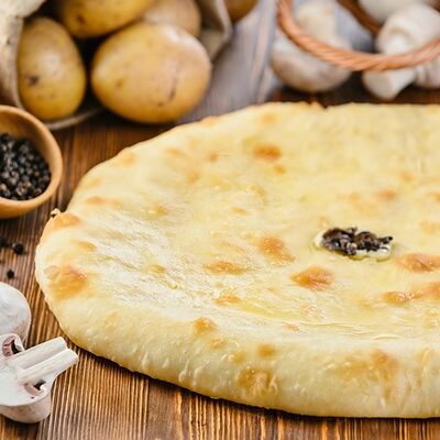 Осетинский пирог с картошкой, грибами и луком в Осетинские пироги от Забавы по цене 1200 ₽