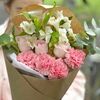 Букет из розовых диантусов, роз и альстромерий с веточками эвкалипта в Cosmo Сakery по цене 2700