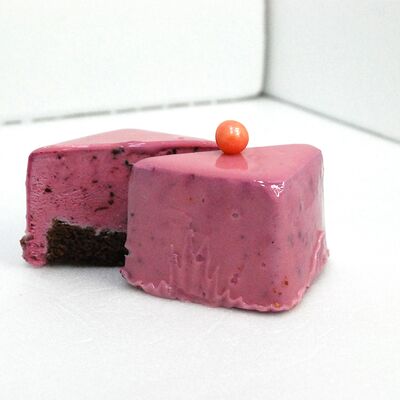 ❄️Муссовое пирожное Смородина-Шоколад в ПитерЛюбит по цене 219 ₽