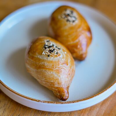 Самса со шпинатом и сыром в Дюшес по цене 180