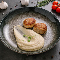 Котлеты из сазана с картофельным пюре и грибами в Белуга