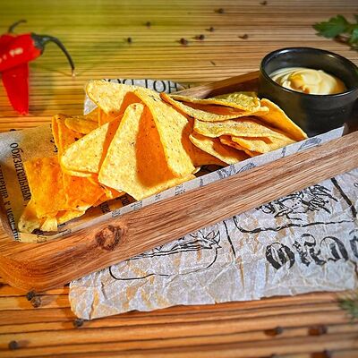 Начос с сырным соусом в Пивная №1 по цене 375 ₽