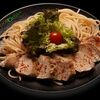 Запечённая куриная грудка со спагетти и зеленью в FoodDish по цене 380