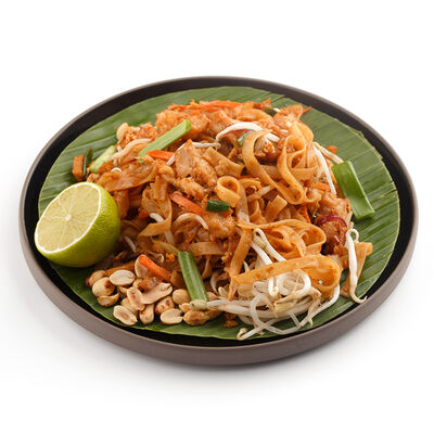 Лапша Пад-тай с курицей в Тайские рисоварни Soi7 по цене 590 ₽