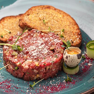 Тартар из говяжьей вырезки в Седло по цене 875 ₽