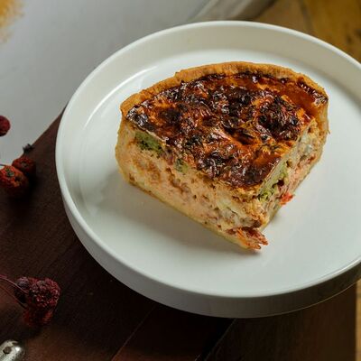 Киш с треской и горбушей в Дафт паб по цене 380 ₽