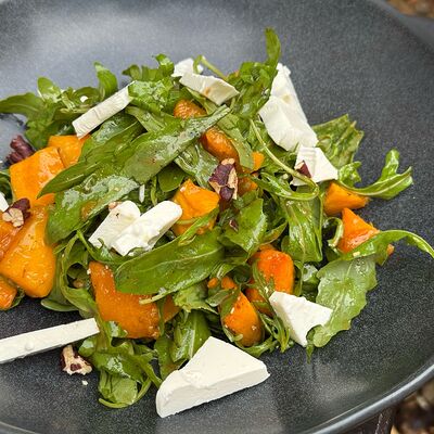 Теплый салат с тыквой в Encore Cafe по цене 840 ₽