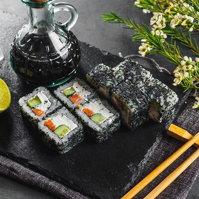 Ролл Филадельфия черная в Maki Family по цене 289