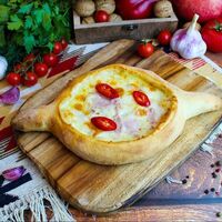 Хачапури по-аджарски с беконом в Шашлык На углях Биджо