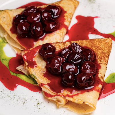 Блинчики с вишневым конфи (Завтрак) в Теория Гастробар по цене 488 ₽