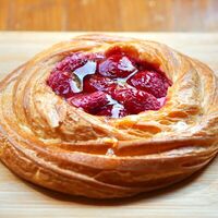 Вензель с малиной в Маленькая пекарня Журавлевых