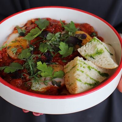 Шакшука с ремесленным хлебом в Cream Soda по цене 480 ₽