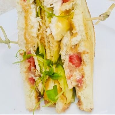 Сэндвич с курицей в Вкусный выбор по цене 480 ₽