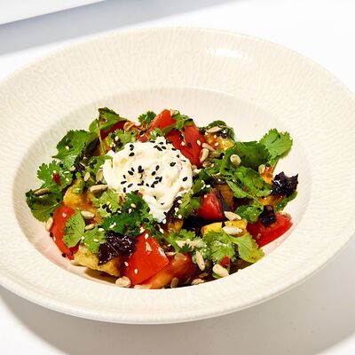 Салат с хрустящим баклажаном и страчателлой в Семейное бистро Монти по цене 670 ₽