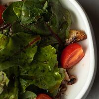 Салат с морепродуктами в Опера