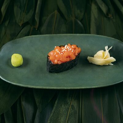 Гункан спайси краб в Sushi lovers по цене 390 ₽