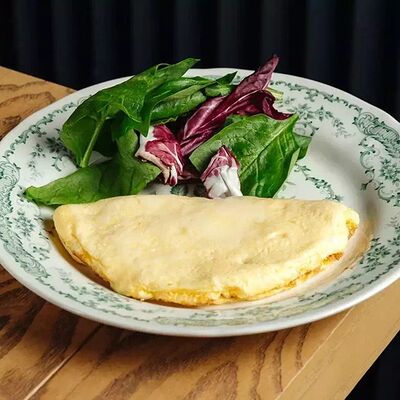 Омлет из двух яиц в Мона по цене 360 ₽