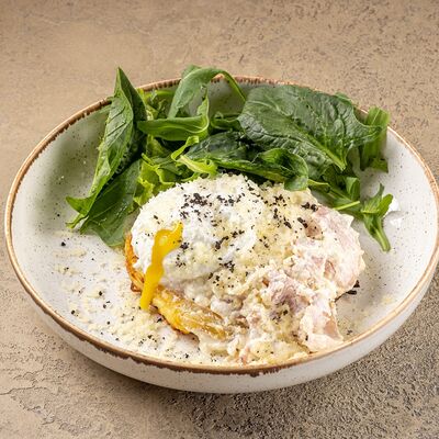 Драник с Пашот, беконом и сливочным соусом в У рыбака по цене 620 ₽